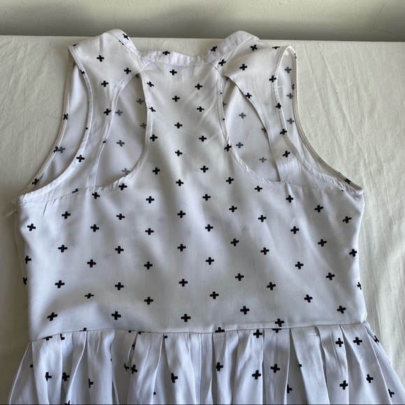 BB Dakota Crosses Print Fit & Flair Sleeveless Dress Openwork - Picture 13 of 15